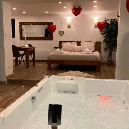 Love Room Unique - Sauna / Jacuzzi Charleville-Mezieres Bagian luar foto