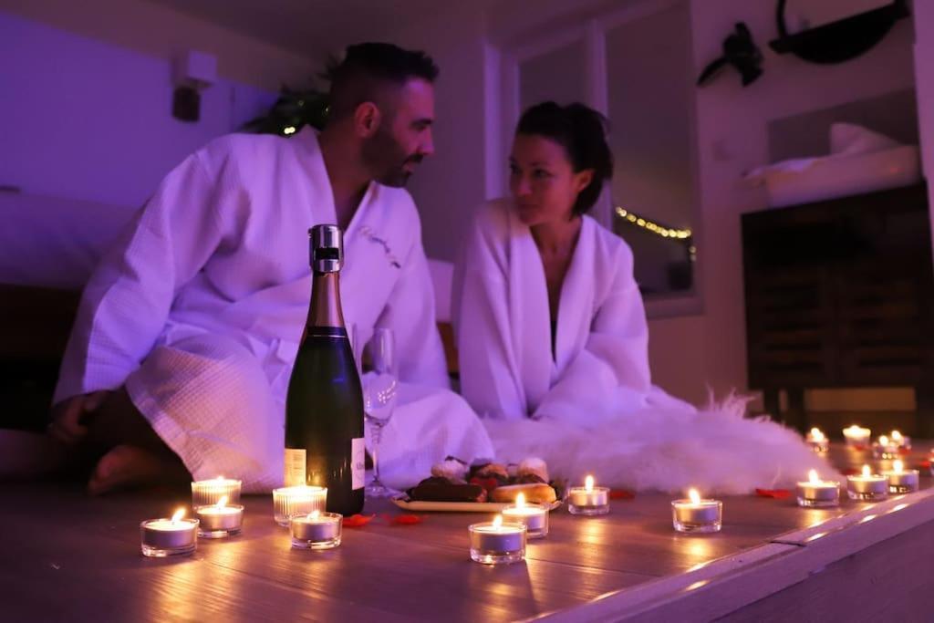 Love Room Unique - Sauna / Jacuzzi Charleville-Mezieres Bagian luar foto