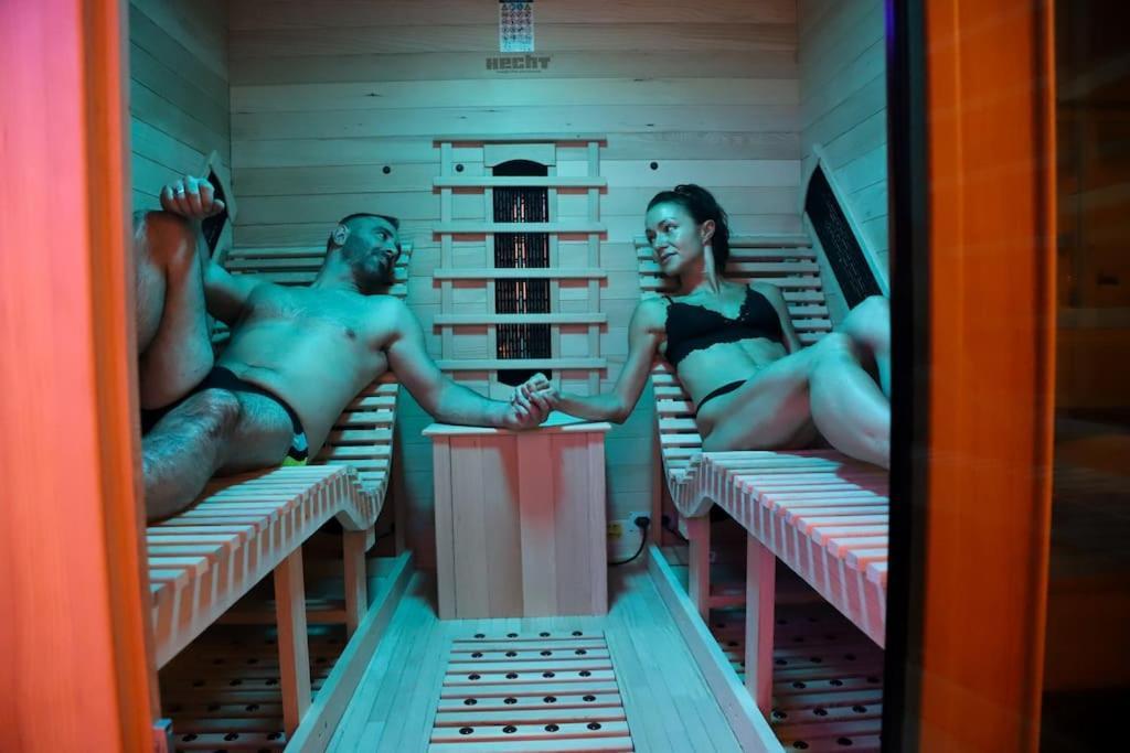 Love Room Unique - Sauna / Jacuzzi Charleville-Mezieres Bagian luar foto
