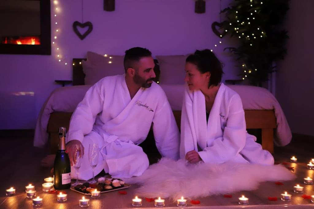 Love Room Unique - Sauna / Jacuzzi Charleville-Mezieres Bagian luar foto